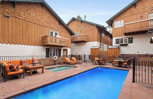 Downtown House | Updated 4 BR, 4.5 BA, 1 Block from Gondola!