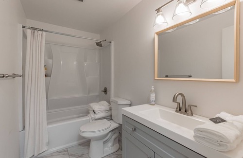Oak Creek House | Updated 4beds/2baths Cozy House