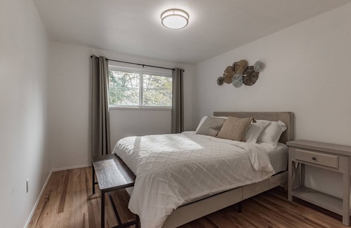 Oak Creek House | Updated 4beds/2baths Cozy House