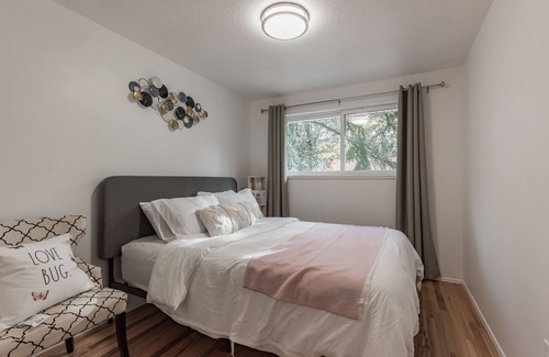 Oak Creek House | Updated 4beds/2baths Cozy House