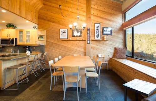 Mammoth Lakes House | Updated 5 Bedroom 3 bathroom townhome Slopeside at 1849 Condos 671 sleeps 10
