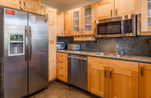 Mammoth Lakes House | Updated 5 Bedroom 3 bathroom townhome Slopeside at 1849 Condos 671 sleeps 10
