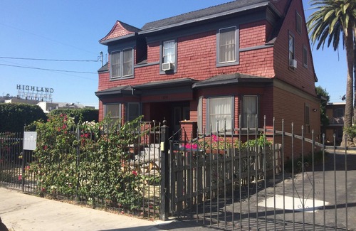 Highland Park House | Updated 6 Bedroom Craftsman w/EV Charging Station Metro & Walking Friendly