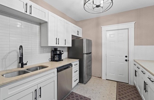 Central Hyde Park House | Updated 6Br, near dwntwn, Chiefs stadium, and KC’s Best