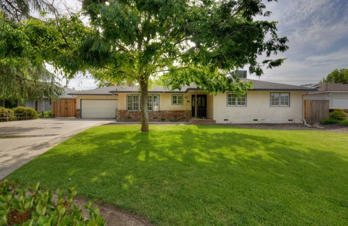 Raisin House | Updated and spacious home NO cleaning fee!