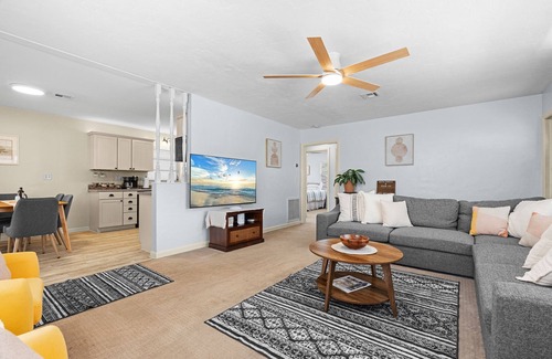 Nokomis House | Updated Beach House. Walk to Beach, Shop, Waterfront Dining 2 Bed 1 Bath