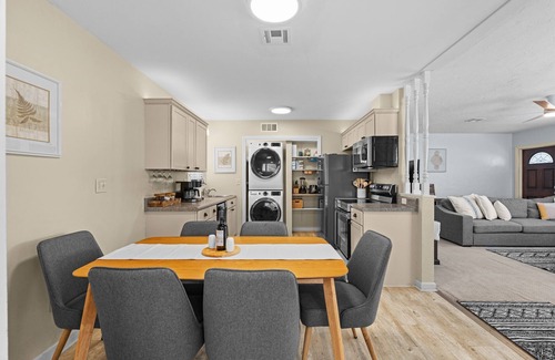 Nokomis House | Updated Beach House. Walk to Beach, Shop, Waterfront Dining 2 Bed 1 Bath