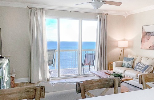 Miramar Beach Condo | 🏝Updated BEACHFRONT Condo - Beach Chair Service Included (Mar-Oct) Sleeps 6!🏖