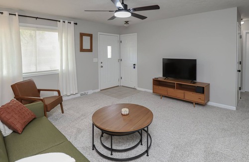 Bellevue House | Updated Boho Duplex - Close interstate access - Minutes to Downtown & Amenities