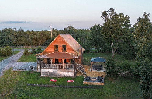 Mentone Cabin | Updated Brow View Cabin with Hot Tub/Fire Pit/Arcade in Mentone