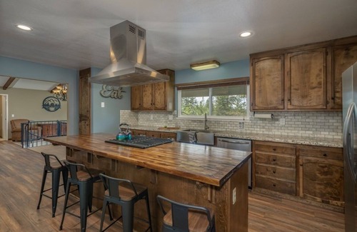 Arnold Cabin | Updated Cabin-AC-game room- room for 2 families-Dogs Welcome