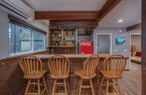 Arnold Cabin | Updated Cabin-AC-game room- room for 2 families-Dogs Welcome