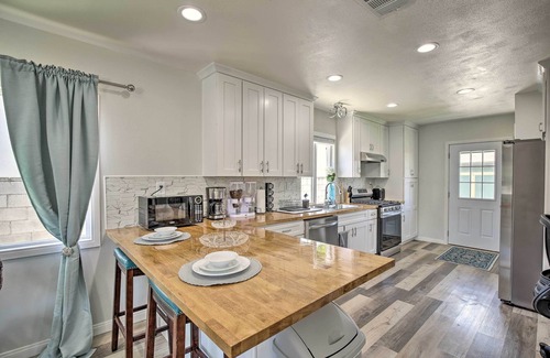 Compton House | Updated Compton Home ~ 10 Mi to SoFi Stadium!