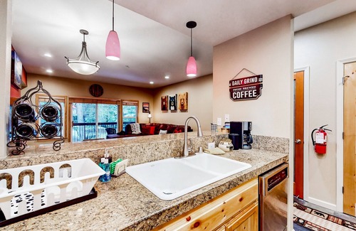 Olympic Valley Condo | Updated condo near ski resort with heated pool, hot tub, fireplace, balcony, W/D