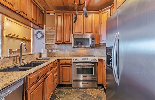 Salt Lake Mountain Resorts Condo | Updated Condominium with Fireplace, Wine Fridge and Granite Countertops