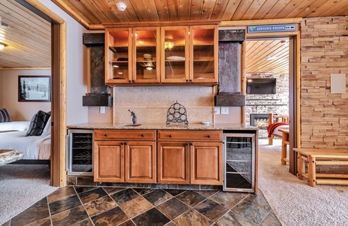 Salt Lake Mountain Resorts Condo | Updated Condominium with Fireplace, Wine Fridge and Granite Countertops