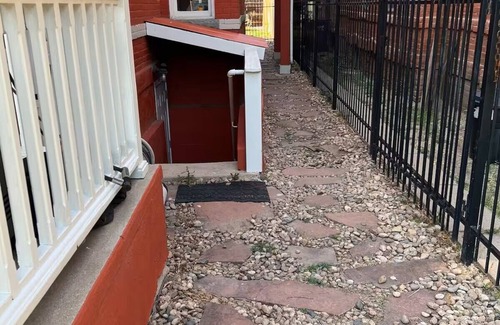 Speer Apartment | Updated Downtown Apartment in Baker with Off-Street Parking