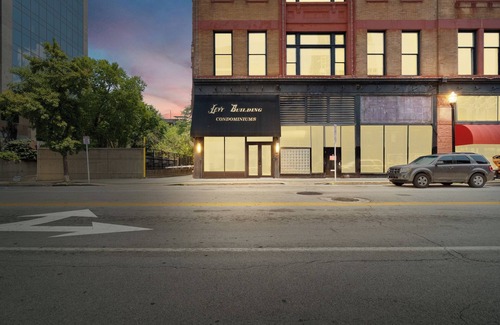 Downtown Louisville Condo | Updated Downtown Condo, King Bed, Free Parking