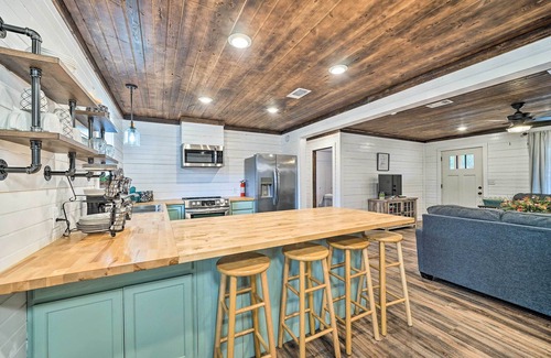 Bethel House | Updated Family Home, 20 Mi to Broken Bow Lake!