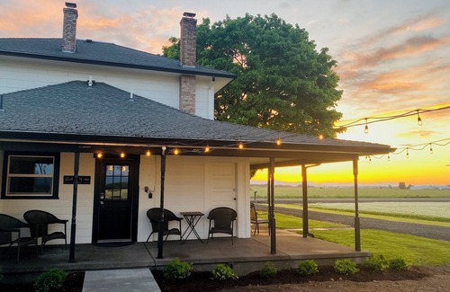 Albany House | Updated Farmhouse with lots of outdoor space and beautiful views!