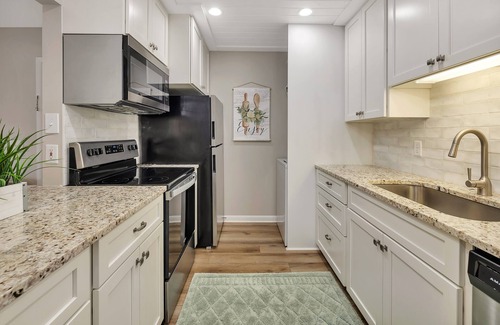 Demere Park Condo | Updated first floor condominium with access to heated pool and tennis courts!