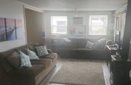 Lakeview Cottage | Updated fishing cottage a stones throw from Blackhawk Marina and Oldfield Beach.