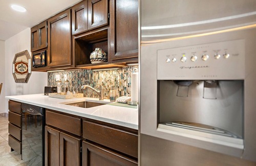 Northeast Santa Fe Hotel | Updated Fort Marcy Condo, Walk to Plaza, Full Features, Great Amenities