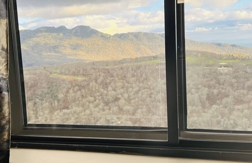 Sugar Mountain Condo | ❤️ Updated Grandfather Mountain View 2bd 2 bth Condo at SugarTop Resort Top Floor