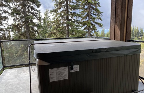 Silver Star Mountain House | Updated house on the Ridge - 3 hot tubs, kitchens and living rooms.