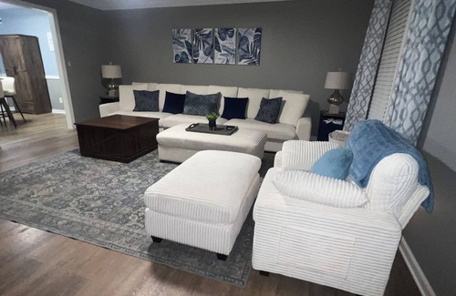 Benton House | Updated home, huge driveway. Clean, comfy & convenient! Minutes from KY Lake