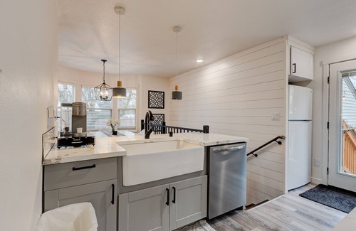 Pleasant Valley House | Updated home in Vancouver. King bed.
