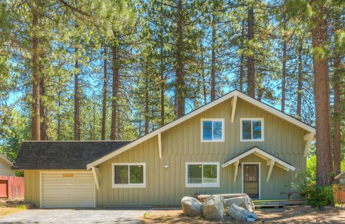 Lower Kingsbury House | Updated home tucked in trees with WiFi, wood-burning stove, & W/D - dogs OK