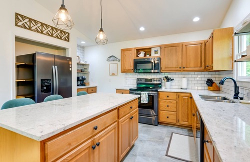 Mountain Springs House | Updated Home w/Private Hot Tub & Mtn Views!