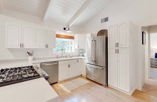 Tahoe Island House | Updated home with enclosed yard, deck, fireplace & grill - near lake & skiing