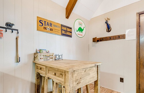 Beech Mountain Ski Chalet | Updated home with large deck, fireplace, washer/dryer, pool, & hot tub,