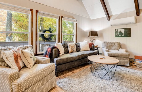 Beech Mountain Ski Chalet | Updated home with large deck, fireplace, washer/dryer, pool, & hot tub,