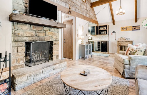 Beech Mountain Ski Chalet | Updated home with large deck, fireplace, washer/dryer, pool, & hot tub,