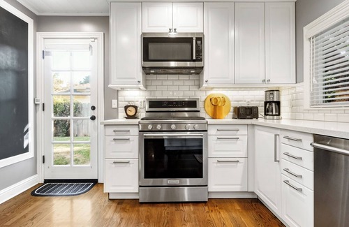 Chico House | Updated Home with Backyard and Hot Tub Close to BIDWELL PARK