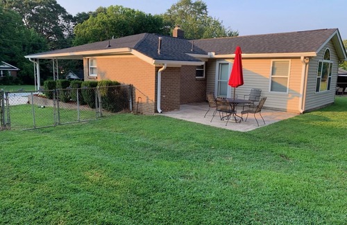 Mauldin House | Updated home with fenced yard, dog friendly, 15 min to downtown Greenville!