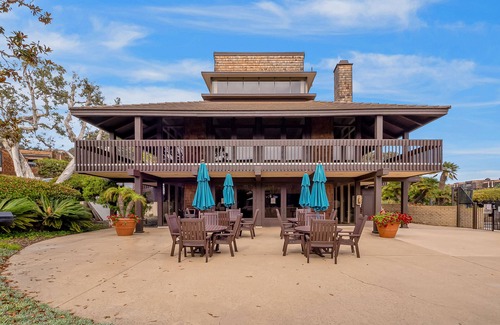 Del Mar Heights Apartment | Updated home with kitchenette, shared pool, hot tub, & tennis - near beach