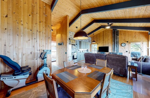 Gualala House | Updated home with ocean views, private hot tub, fire table, outdoor kitchen
