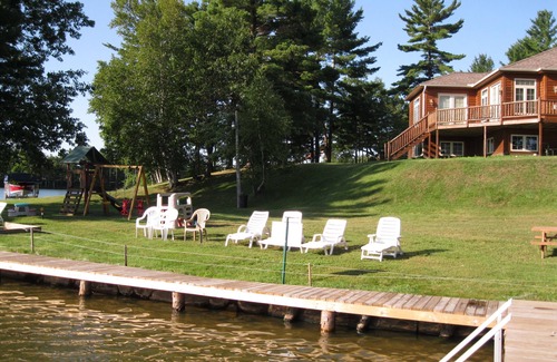 Minocqua Cottage | UPDATED LAKE MINOCQUA CABIN AND PONTOON RENTAL OPTION