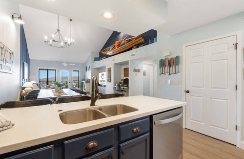 Indian Point Condo | Updated Lake Retreat with Views, Pools, Kayaks, Boat Ramp, and Easy Access to Silver Dollar City