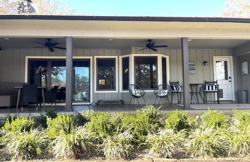 Mid America House | Updated lakefront home that has it all