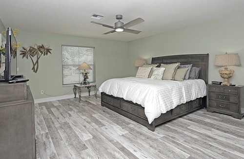 North Naples Villa | Updated Lakefront Villa!