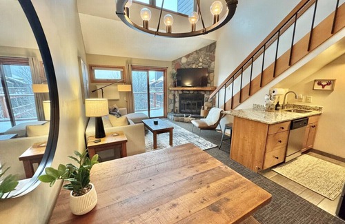 Lutsen Apartment | Updated Lutsen Mtn Condo Ski in Ski out Location Location