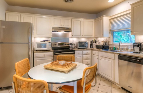 Vineyard Haven Cottage | Updated Martha's Vineyard home with jetted tub, fireplace - close to ferry terminal