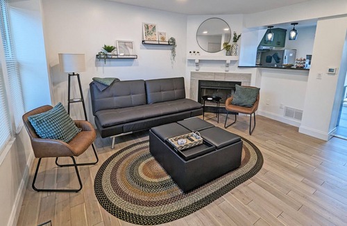Worthington House | Updated Modern 2-BR Townhouse