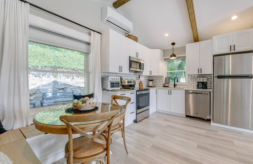 Waynesville Cottage | Updated + Modern Waynesville Cottage w/Fire Pit