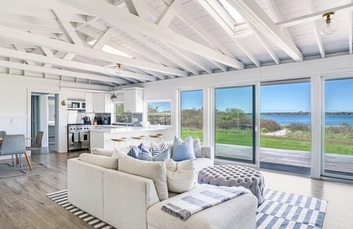 Montauk House | Updated Montauk Lake House w/Stunning Views!